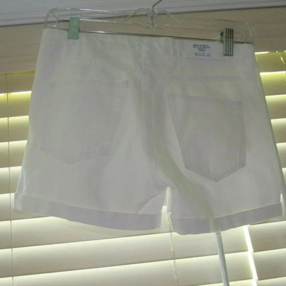 NWT H&M Regular Waist Cuffed 3" Inseam Shorts Sz 4 - Picture 2 of 4